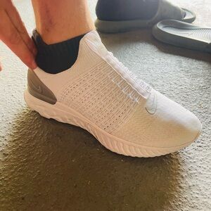 Nike Mena .size 10 white sock sneakers